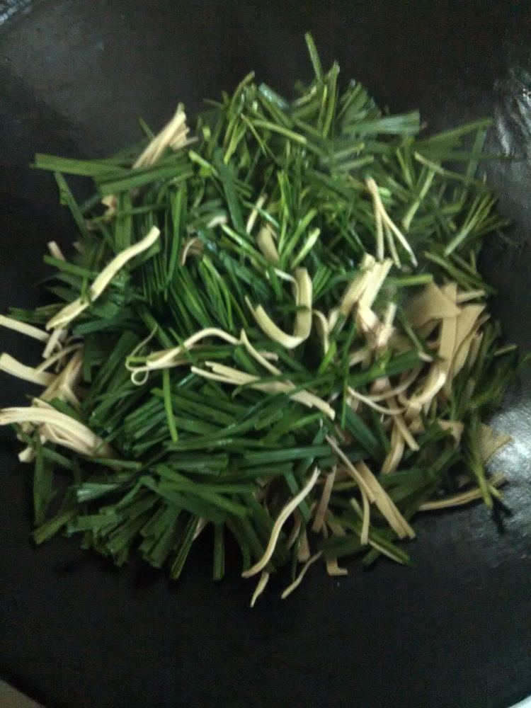 韭菜炒千张步骤3