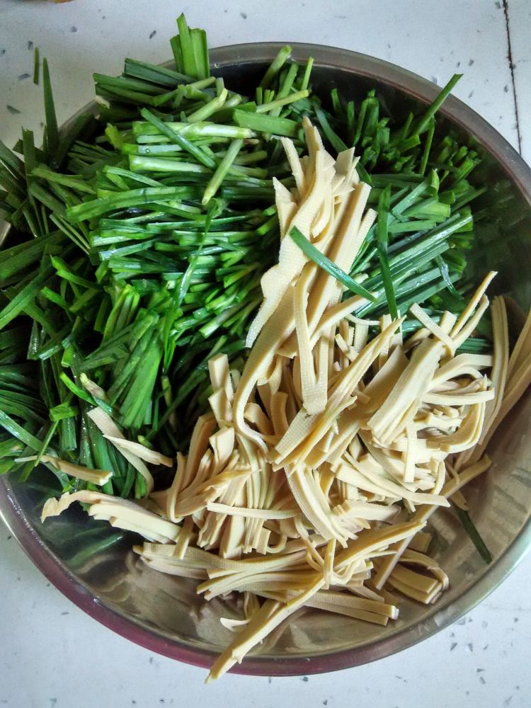 韭菜炒千张步骤1