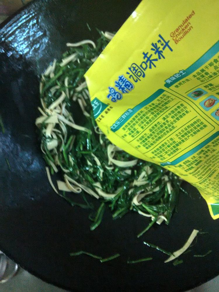 韭菜炒千张步骤5