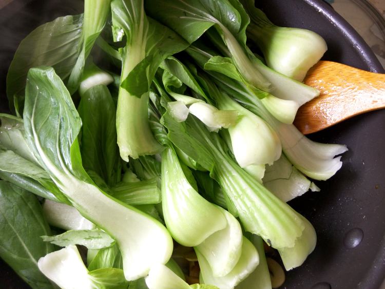 香菇炒油菜步骤6