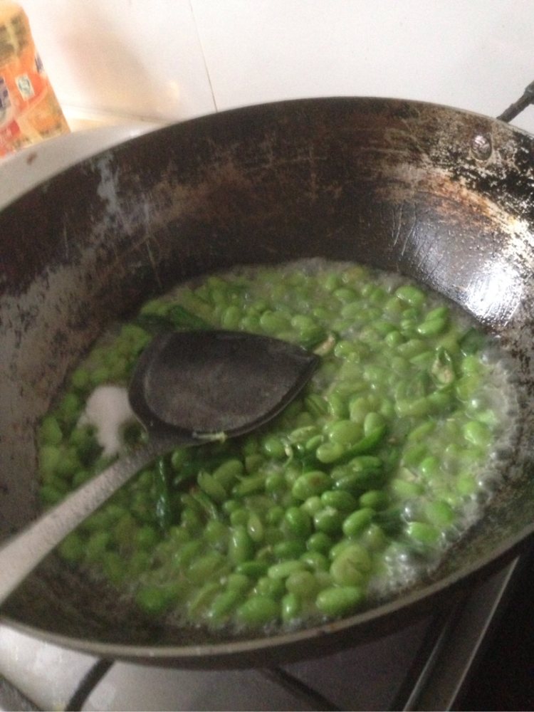 炒毛豆粒步骤4