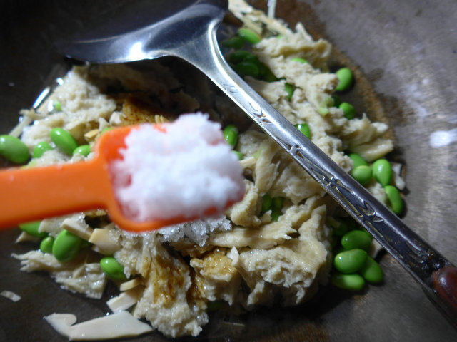 水笋毛豆炒烤麸步骤8