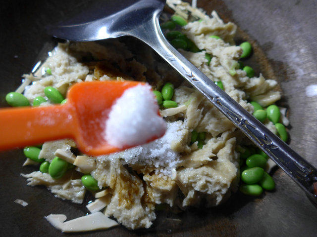 水笋毛豆炒烤麸步骤9
