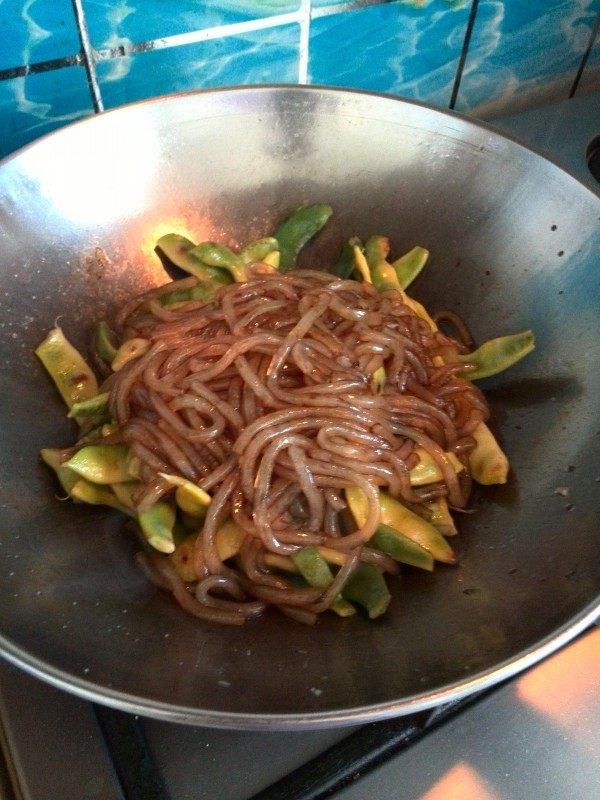 豆角炖粉条步骤5