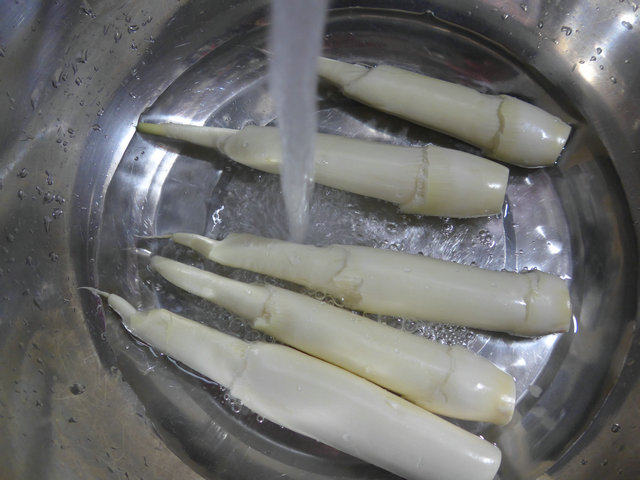 烤麸烧茭白步骤3