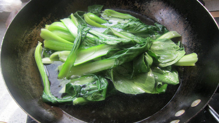 黄豆儿拌小青菜步骤1