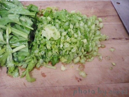 芹菜麦饭步骤2