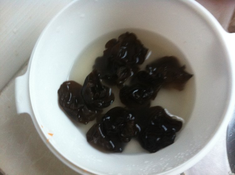 清炒菜花木耳步骤1