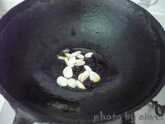 豆豉尖椒炒苦瓜步骤6
