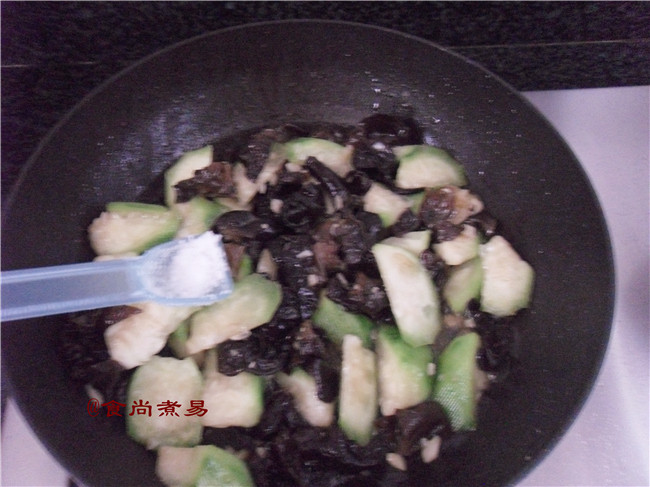 蒜蓉丝瓜炒木耳步骤8