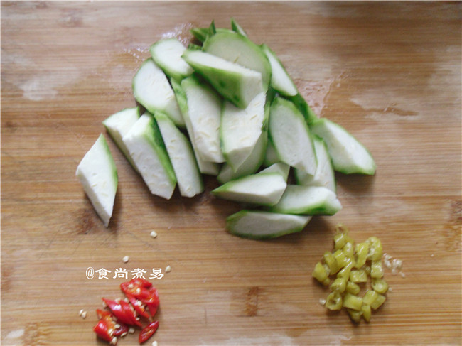 泡椒蒸丝瓜步骤3