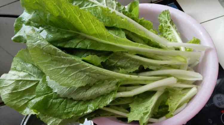 香菇炒小白菜步骤1