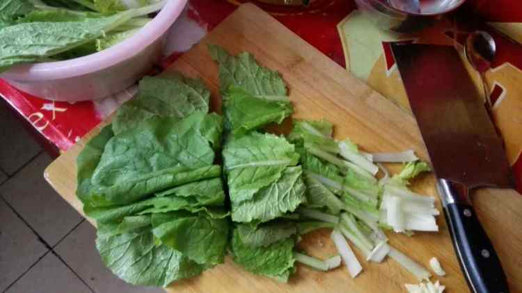 香菇炒小白菜步骤2