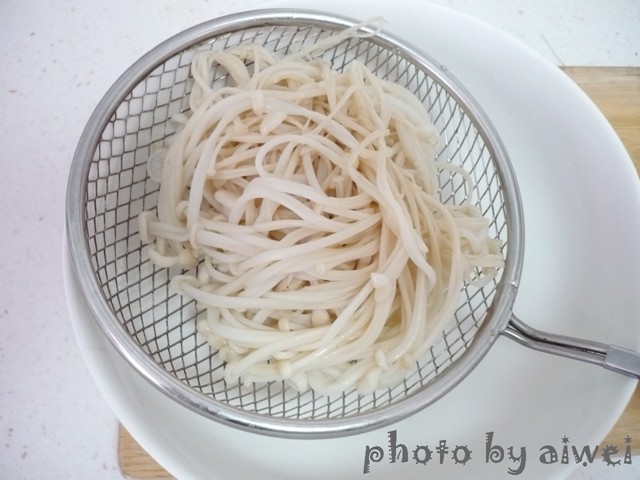 凉拌鸡丝金针菇步骤4
