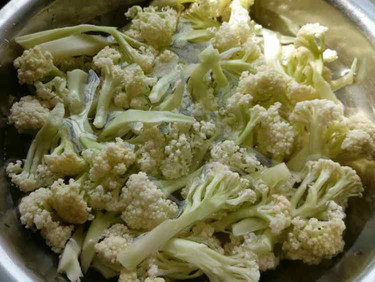 干煸有机花菜步骤1