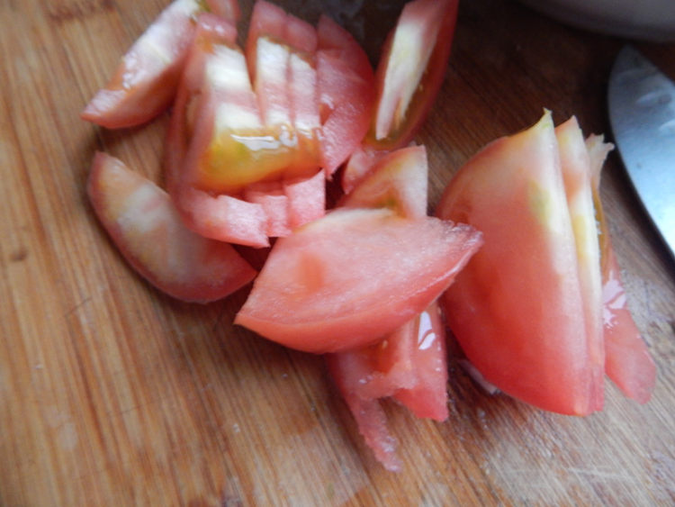 西红柿炒双菇步骤2