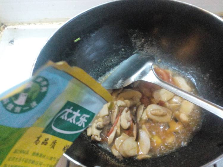 西红柿炒双菇步骤9