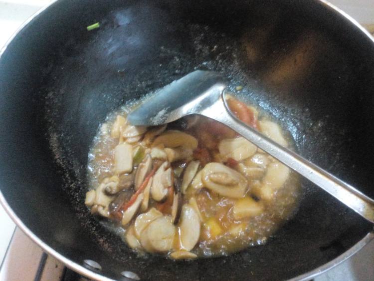 西红柿炒双菇步骤8
