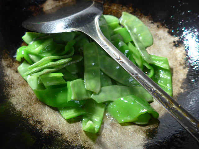 尖椒炒扁豆步骤5