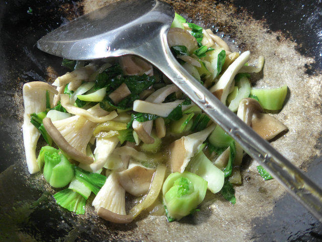 榨菜丝猪肚菇炒青菜步骤7