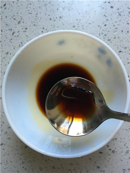 凉粉拌皮蛋步骤8