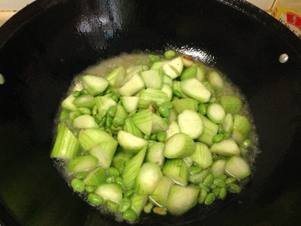 丝瓜炒毛豆步骤6