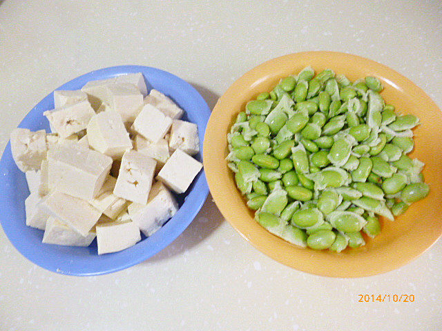 老豆腐烧毛豆步骤1