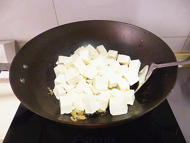老豆腐烧毛豆步骤3