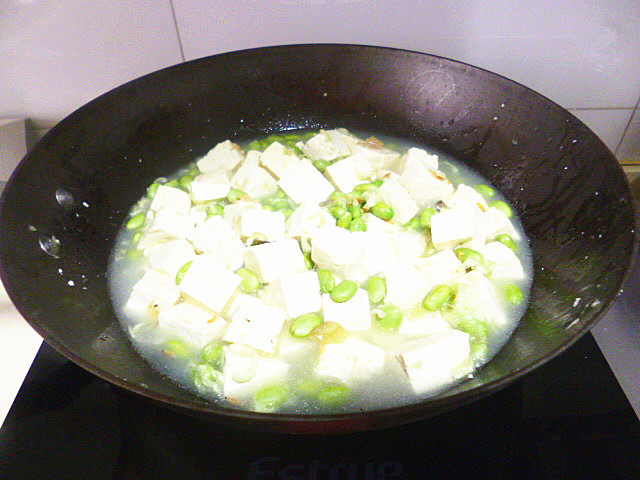 老豆腐烧毛豆步骤5