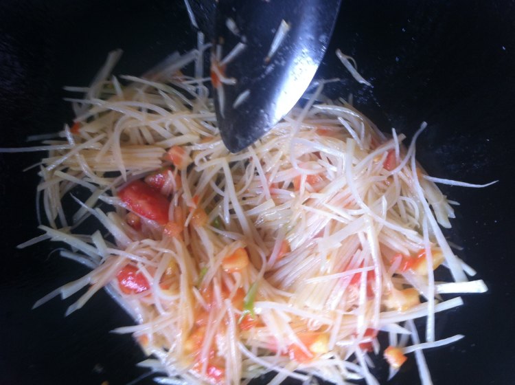 清炒土豆丝步骤7
