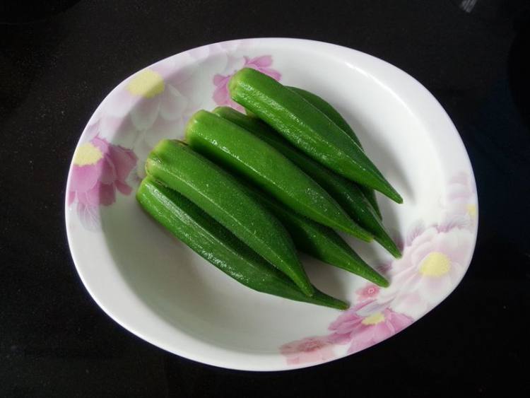 蒜泥拌秋葵步骤5