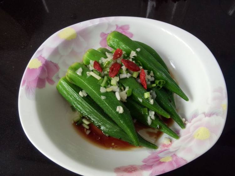蒜泥拌秋葵步骤9
