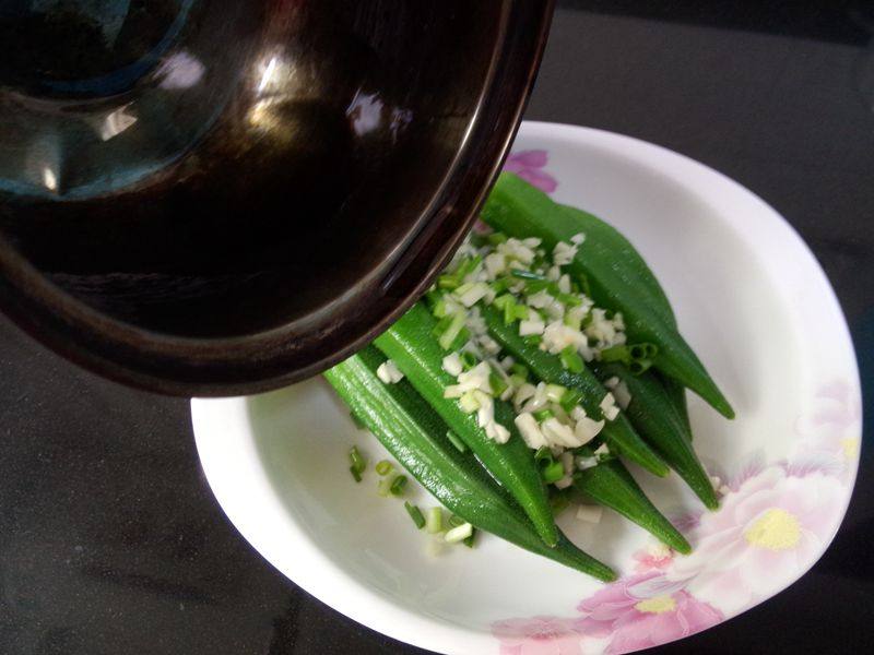 蒜泥拌秋葵步骤7