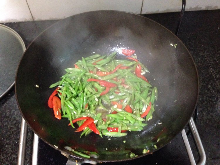 红辣椒炒四季豆步骤6