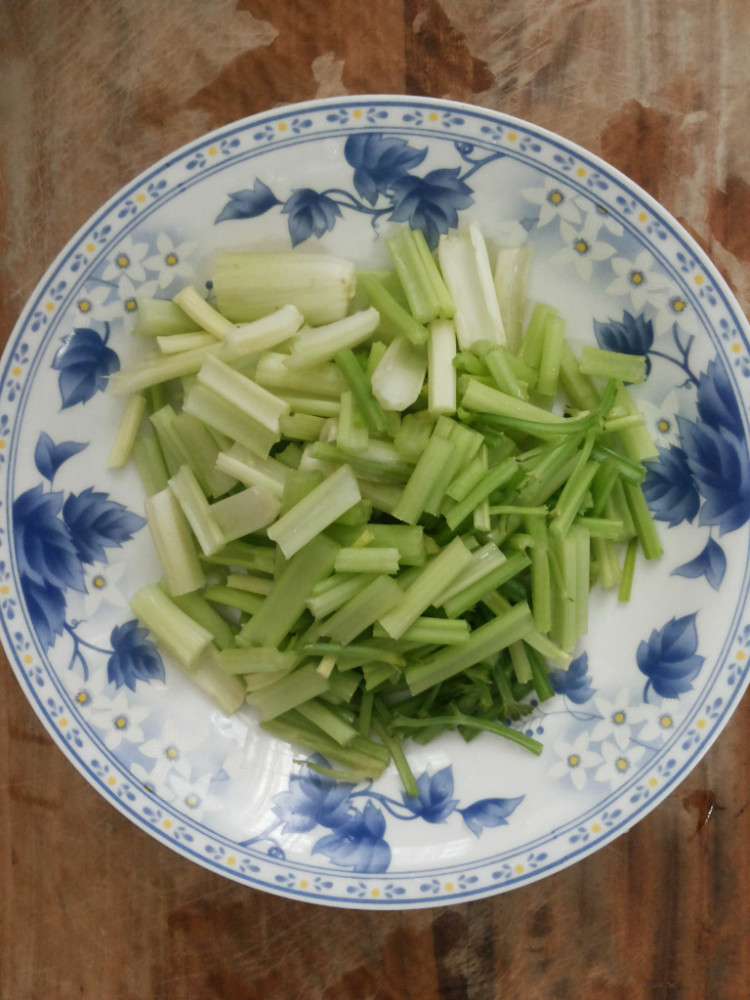 香芹凉拌黑木耳步骤3
