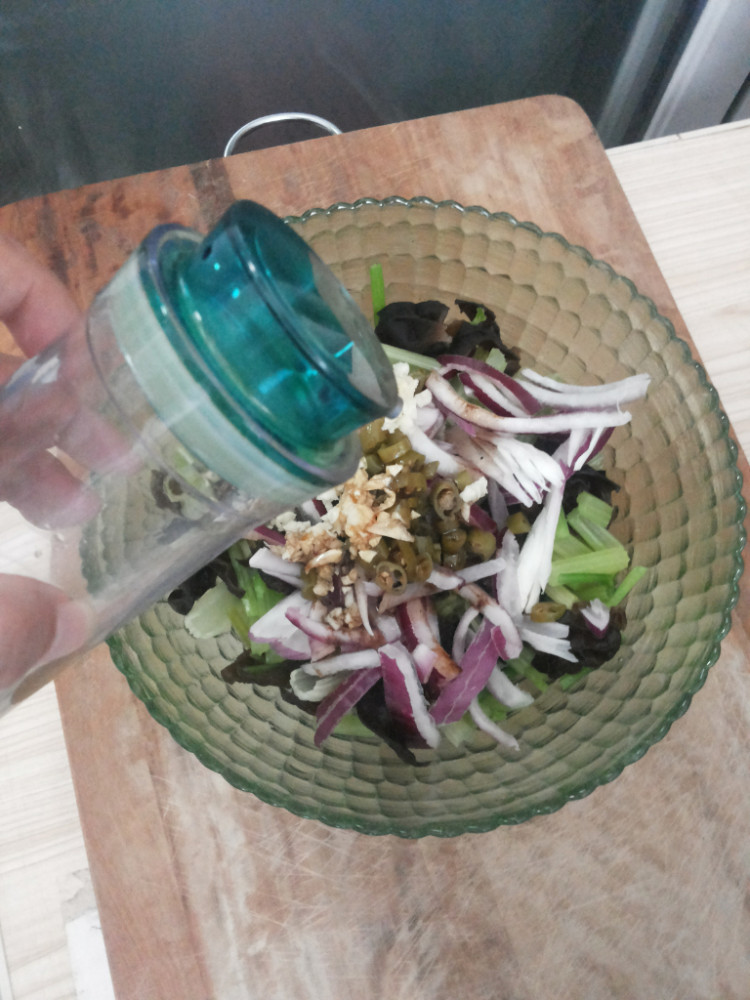 香芹凉拌黑木耳步骤10
