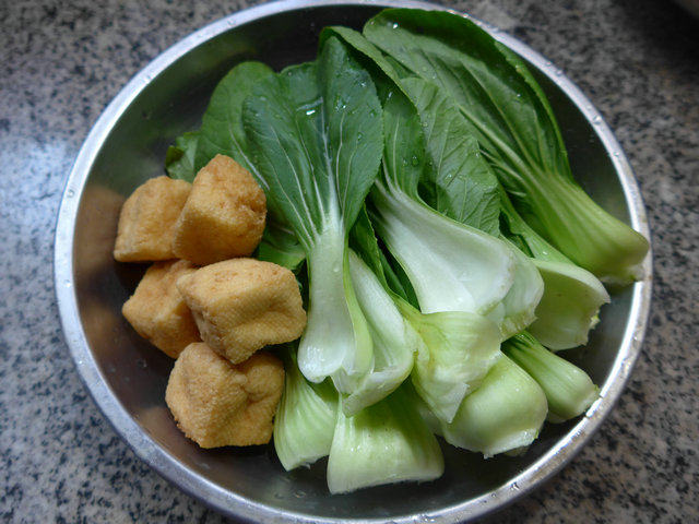 油豆腐炒青菜步骤1