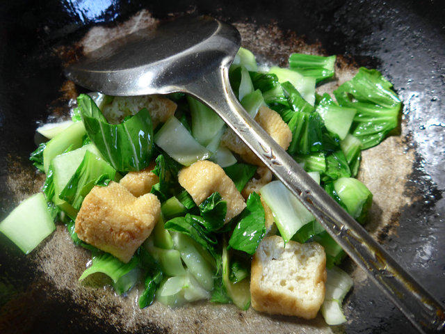 油豆腐炒青菜步骤6