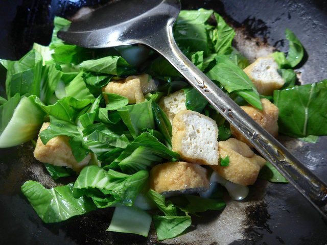 油豆腐炒青菜步骤4