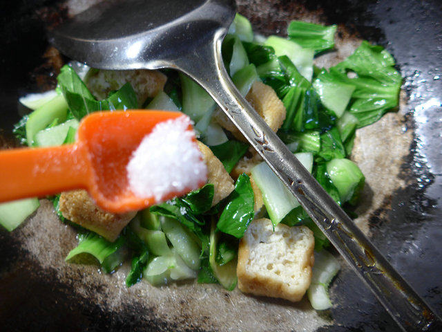 油豆腐炒青菜步骤8