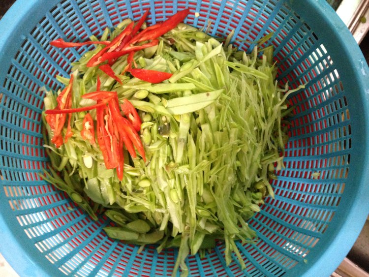红辣椒炒扁豆步骤2