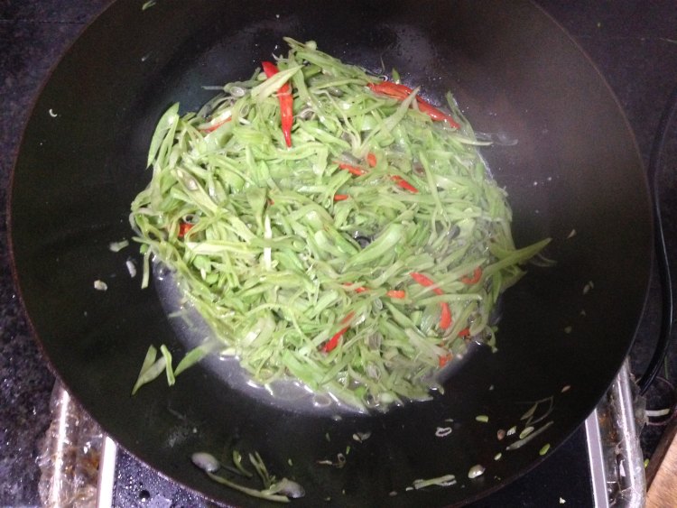 红辣椒炒扁豆步骤6