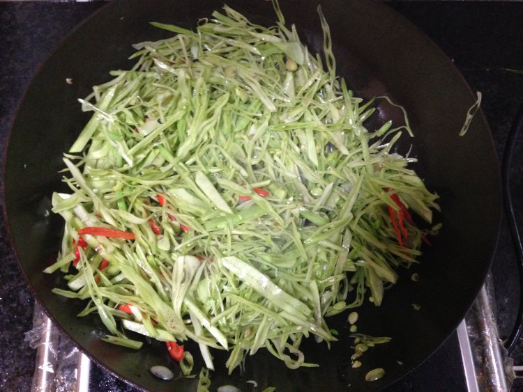 红辣椒炒扁豆步骤4