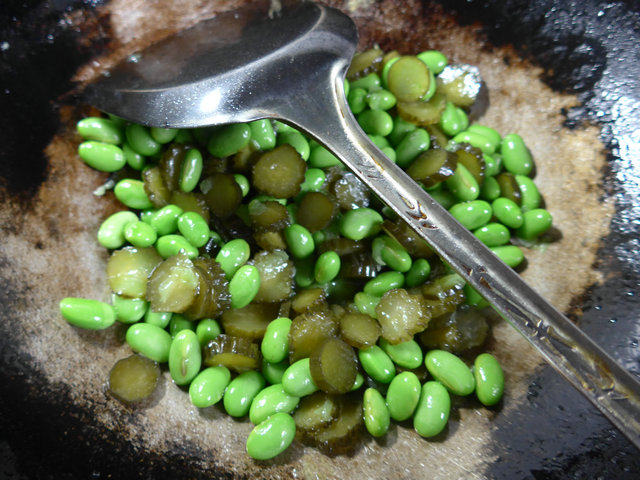 酱瓜炒毛豆步骤7