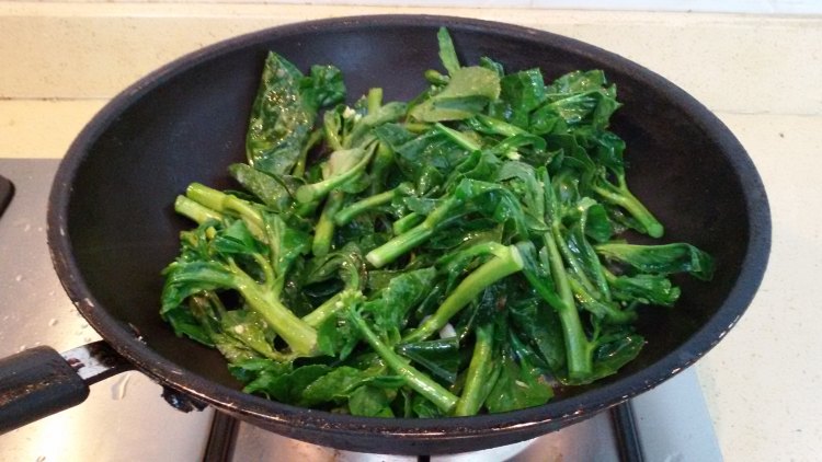 老鸭汤炒广东菜心步骤4