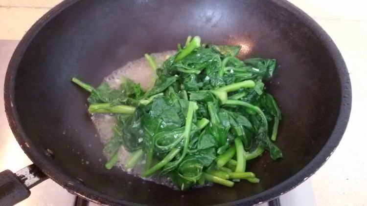 鸭汤木耳菜步骤7