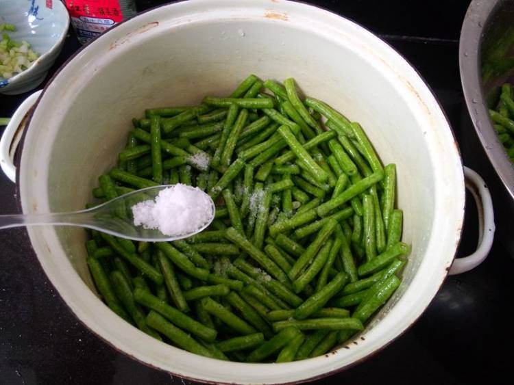 腌豇豆步骤8