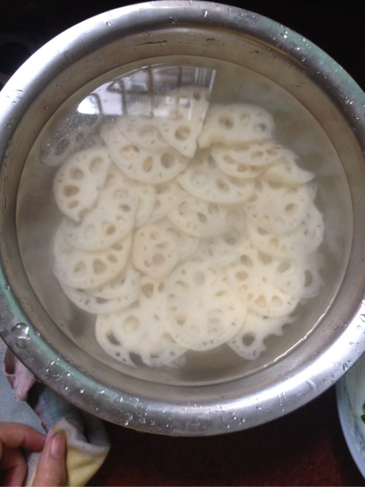 炒莲藕步骤2