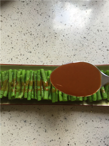 蒜蓉麻酱拌豇豆步骤5