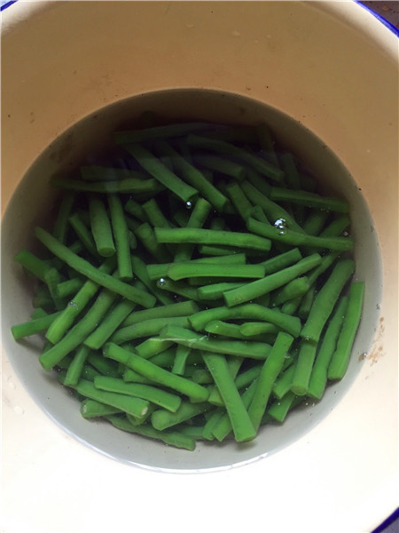 蒜蓉麻酱拌豇豆步骤4